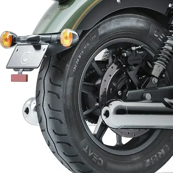 Tableau de bord numérique et commandes de la Royal Enfield Super Meteor 650 2026
