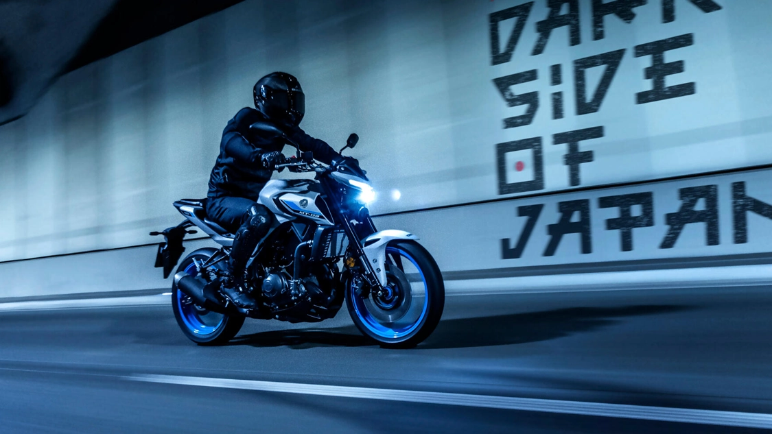Détail du phare LED avant de la Yamaha 2025 MT-03