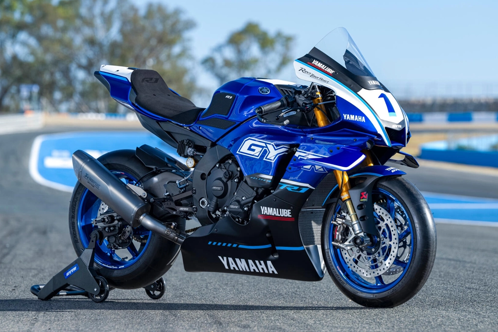 Détail du carénage carbone de la Yamaha 2025 R1 GYTR