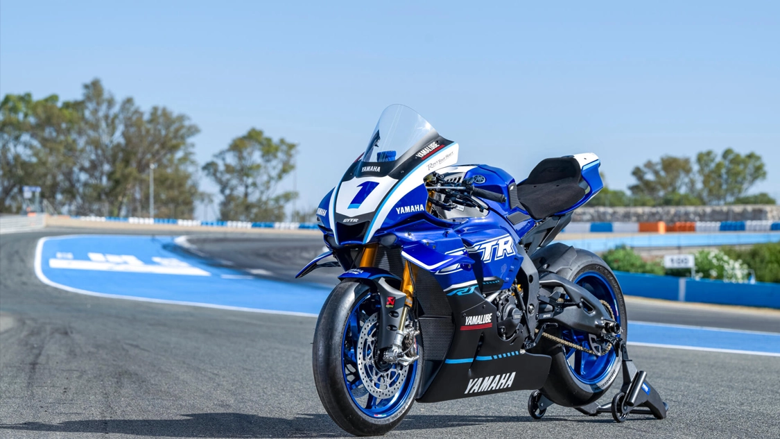Tableau de bord racing de la Yamaha 2025 R1 GYTR