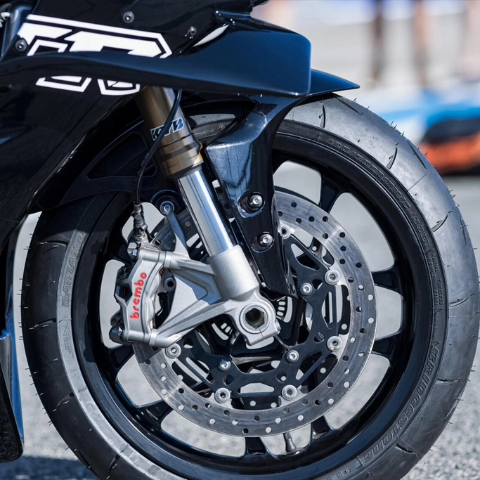 Tableau de bord et électronique avancée Yamaha 2025 R1 GYTR