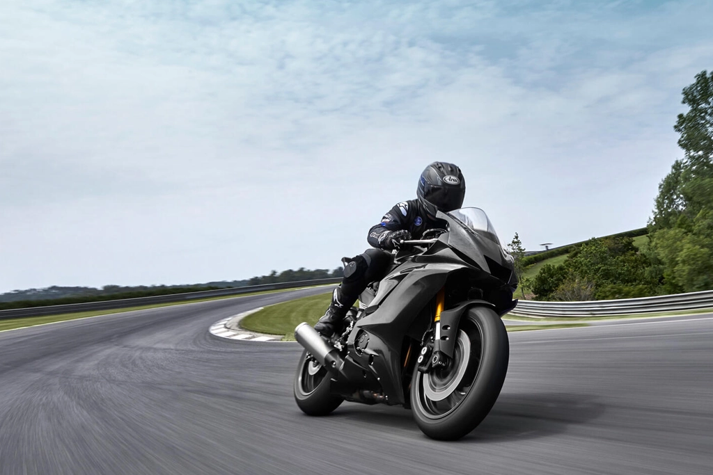 Tableau de bord numérique de la Yamaha 2025 R6 RACE