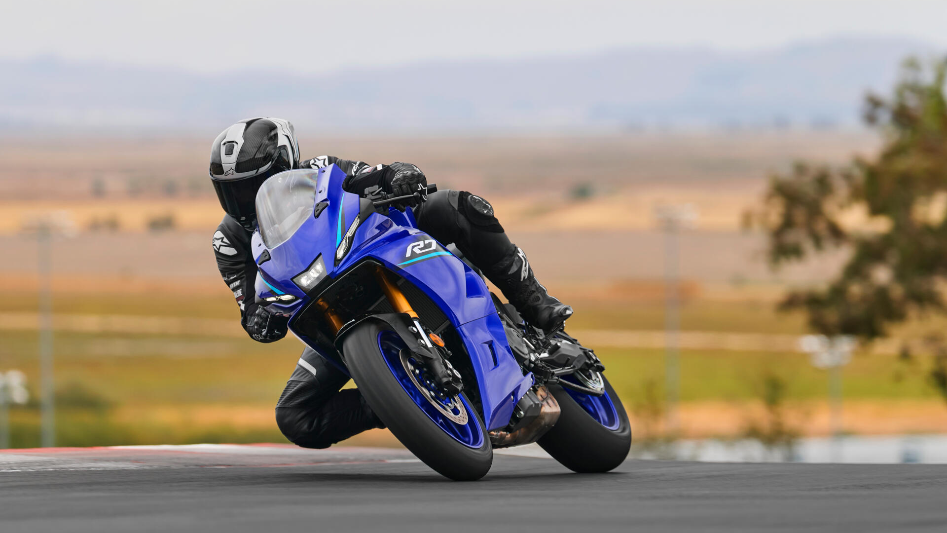 Yamaha R7 en courbe sur circuit