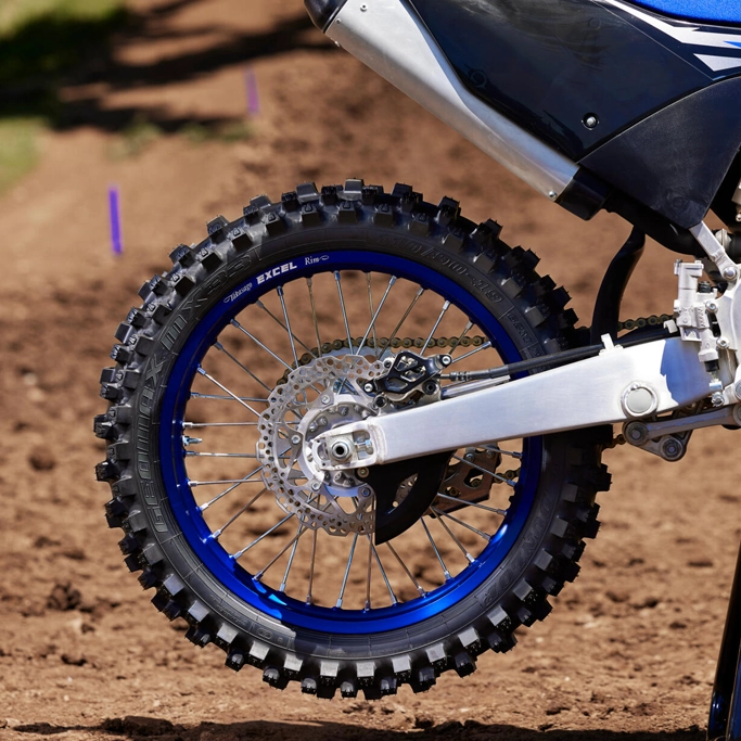 Détail moteur et cadre aluminium Yamaha YZ250 Monster Energy 2025