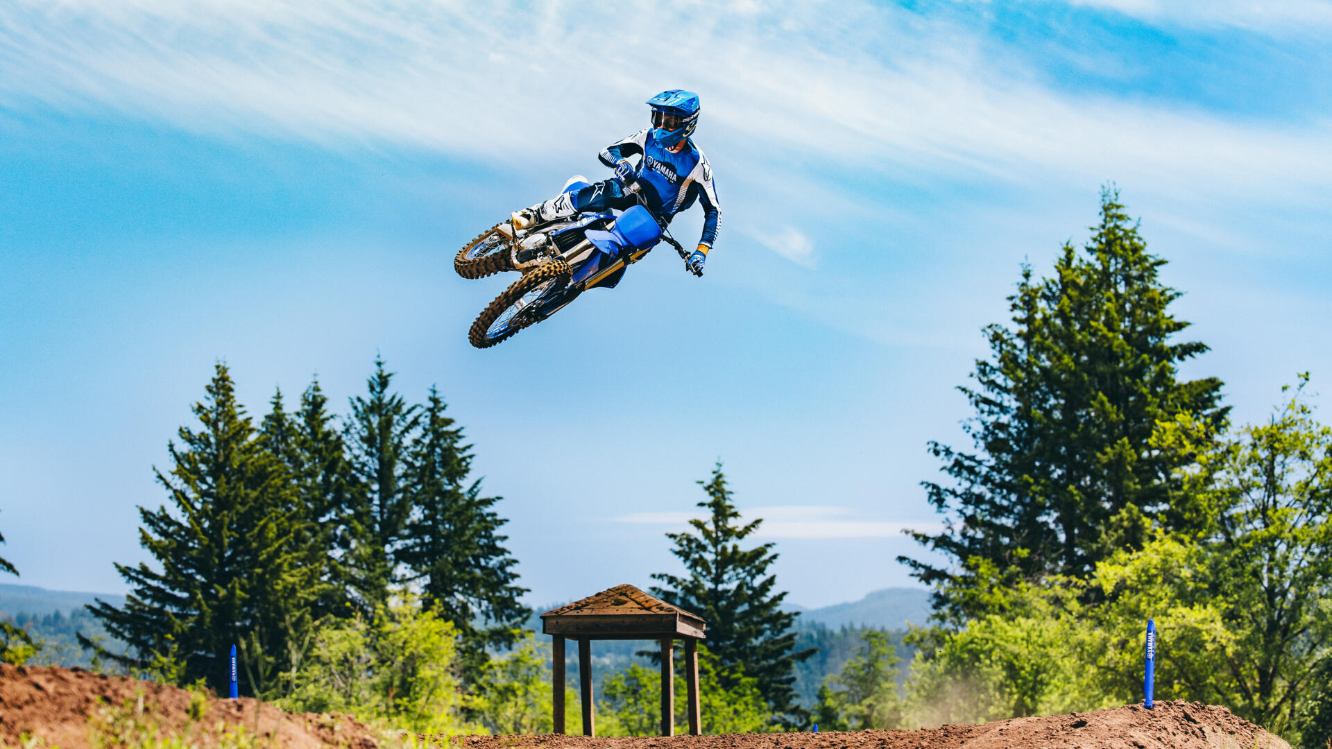 Pilote en action sur la Yamaha 2025 YZ250F en tout-terrain