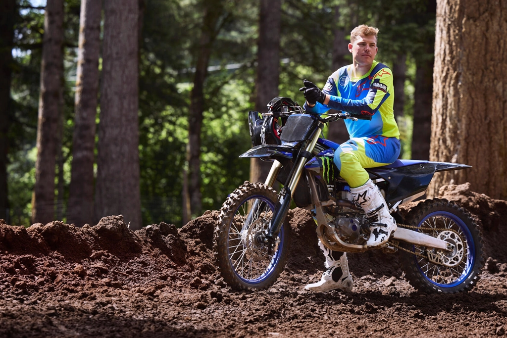 Détail du moteur de la Yamaha 2025 YZ450F Monster Energy