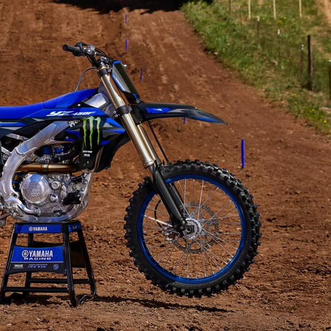 Habillage Monster Energy sur la Yamaha 2025 YZ450F