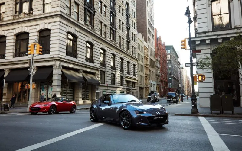 Mazda MX-5 Roadster conduite en ville