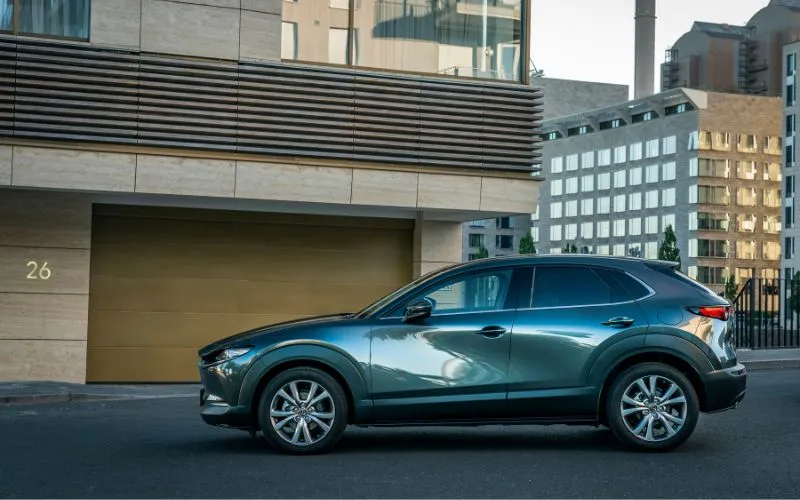 Mazda CX-30 de profil