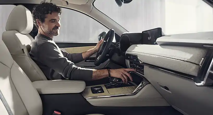 =MAZDA CX-60 Chevalley - vue intérieur avec conducteur