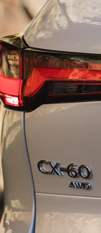 zoom sur le phare arrière de la Mazda CX-60