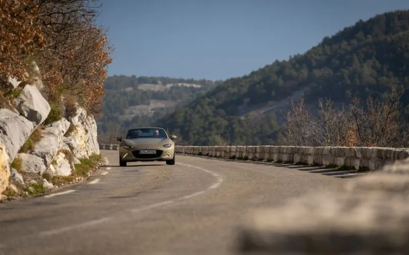 Mazda MX-5 RF sur route