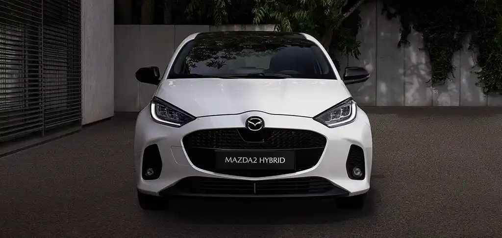 Grille de calandre imposante de la mazda2 hybrid chez Grimm Centre