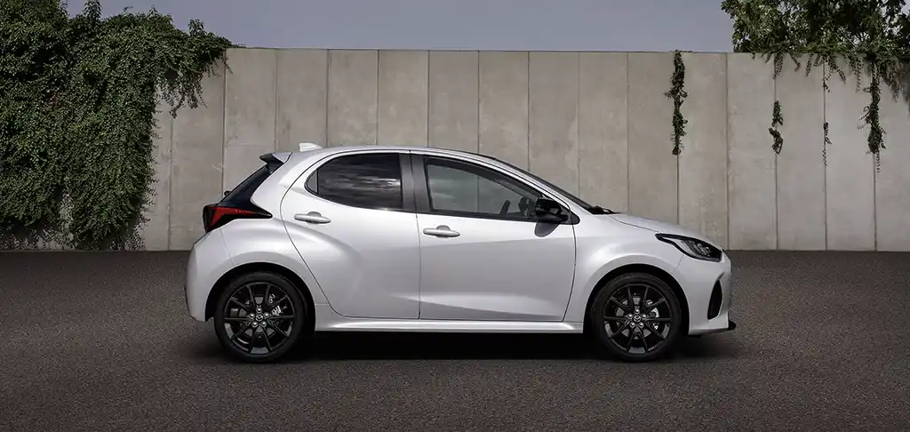 Mazda2 hybrid de coté