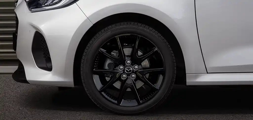 Jantes en alliage léger multi-rayons de la Mazda2
