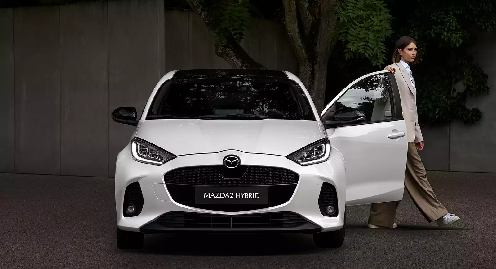 =Mazda2 hybrid de face avec passagère