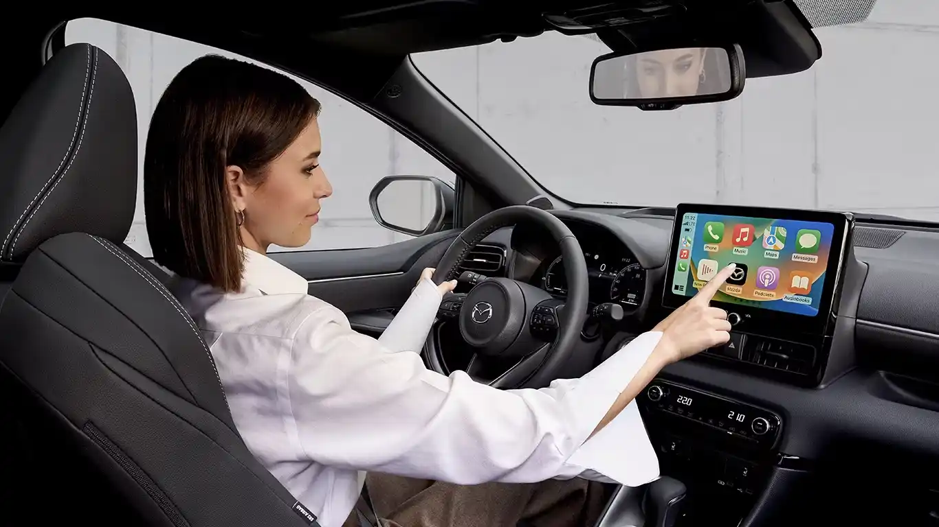 grand écran central de la Mazda 2 Hybride à Genève