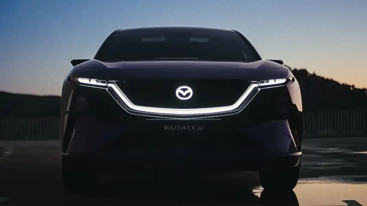 signature lumineuse distinctifs de la Mazda CX-6e à Genève