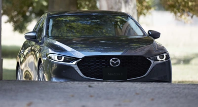 =MAZDA 3 Chevalley - vue profil