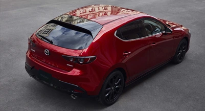 =MAZDA-3 Chevalley - vue trois quart arriere