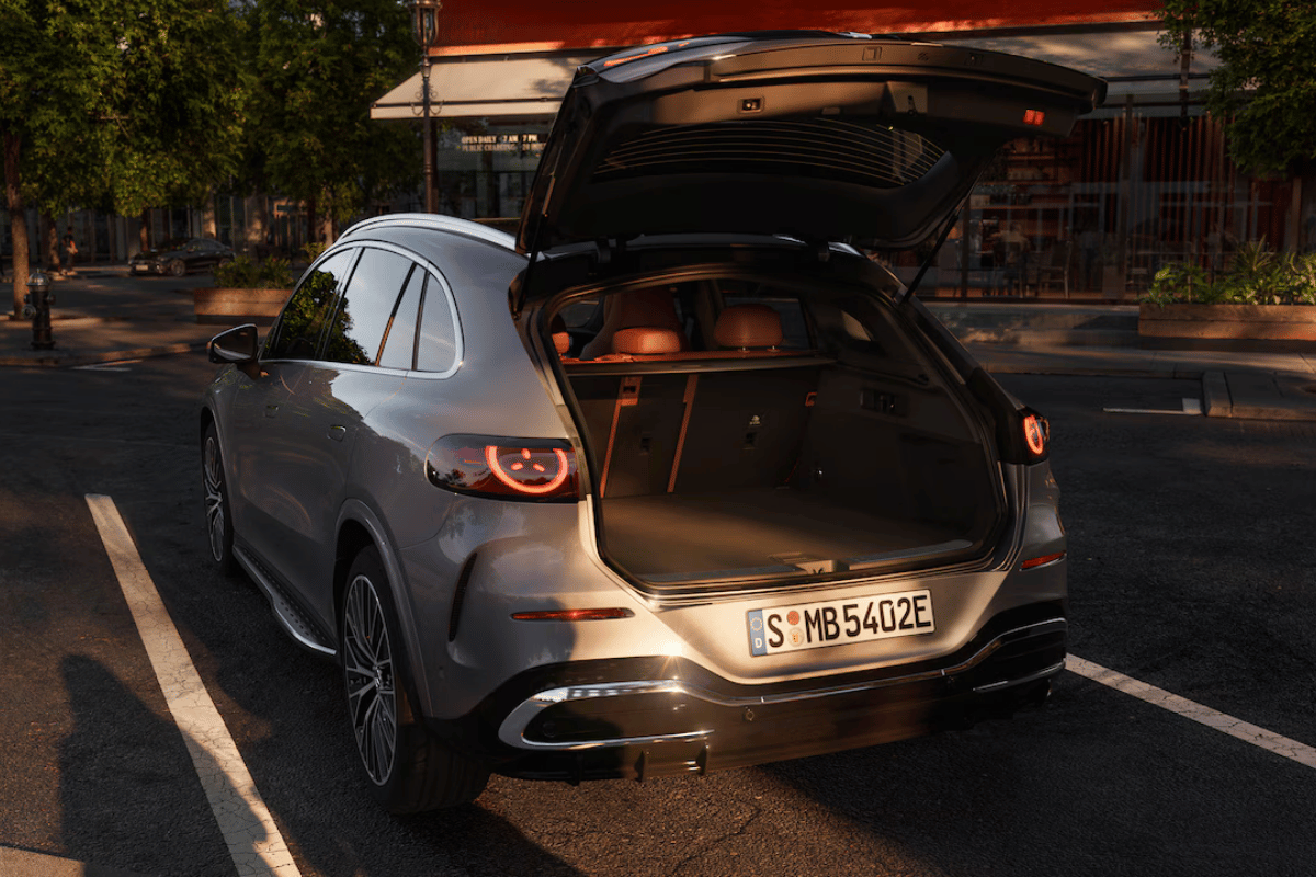 Vue du coffre ouvert du nouveau GLC électrique