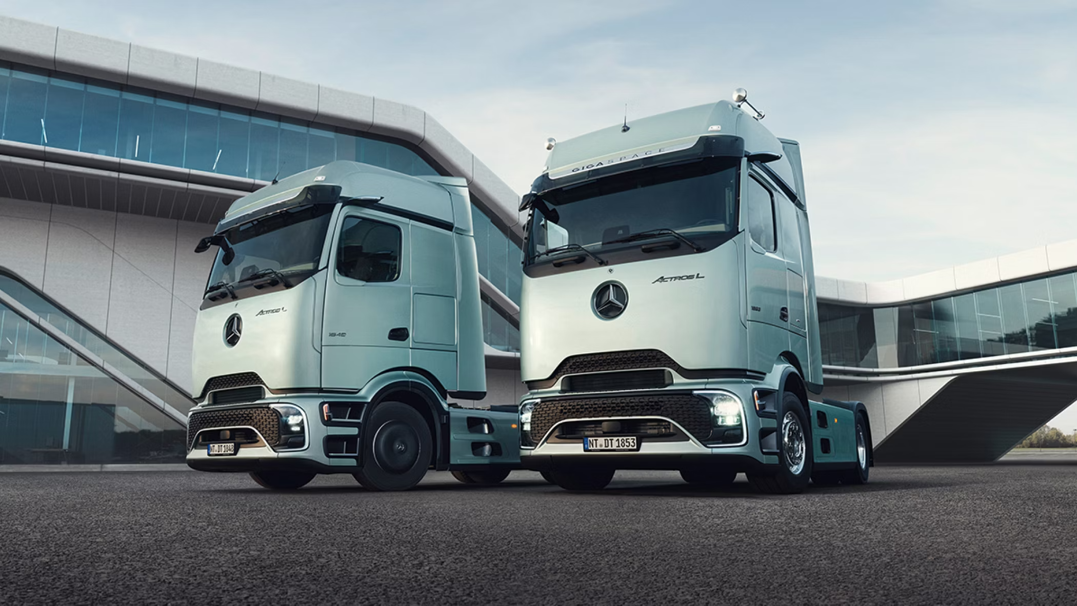 Mercedes De Willermin - Actros L vue trois quart droit