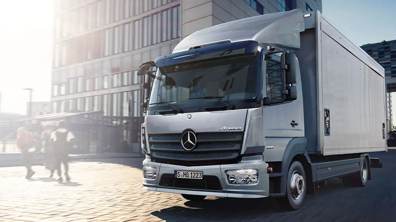 Mercedes De Willermin - Atego compact et fonctionnel