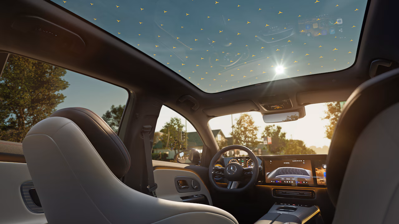 Toit panoramique avec motif étoilé du Mercedes-Benz GLA 100 % électrique