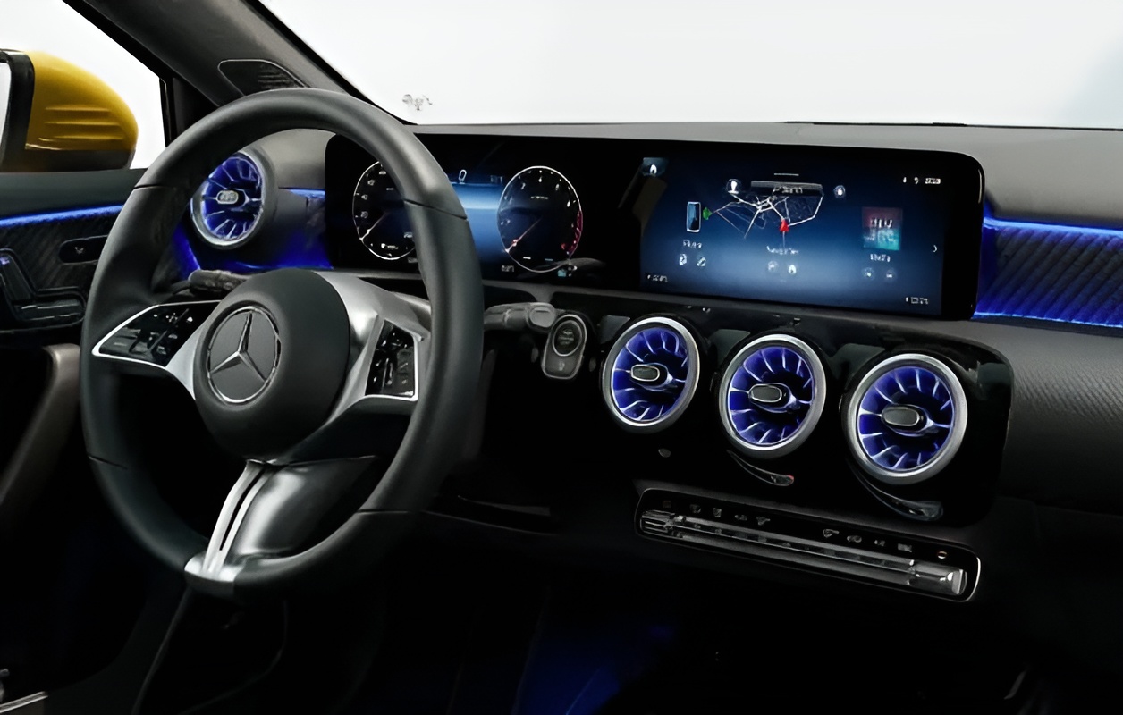 Mercedes-EMB - Classe A compact - Vue tableau de bord