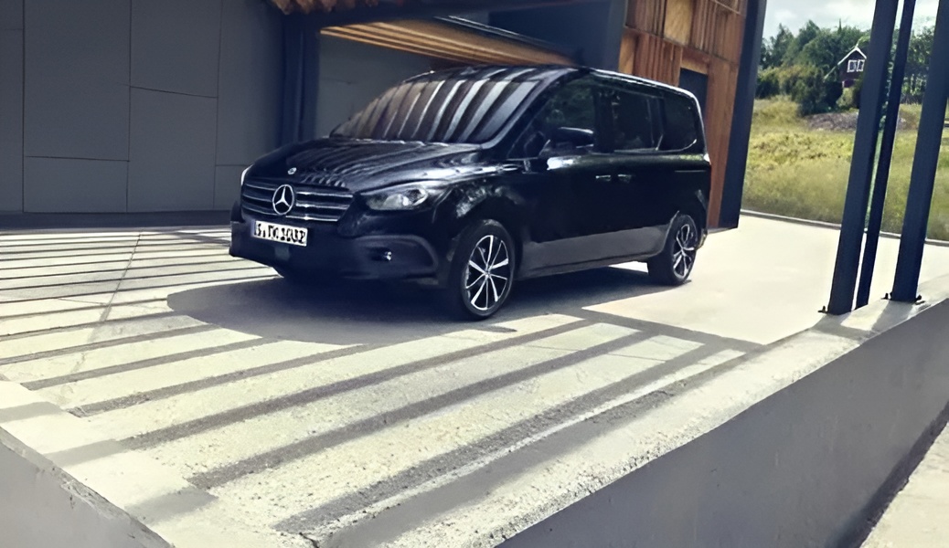 Mercedes-EMB - Classe T - Vue trois quart avant