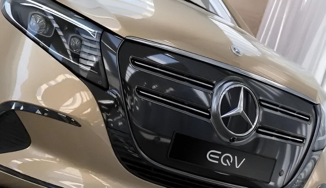 Mercedes-EMB - EQV - Vue calandre