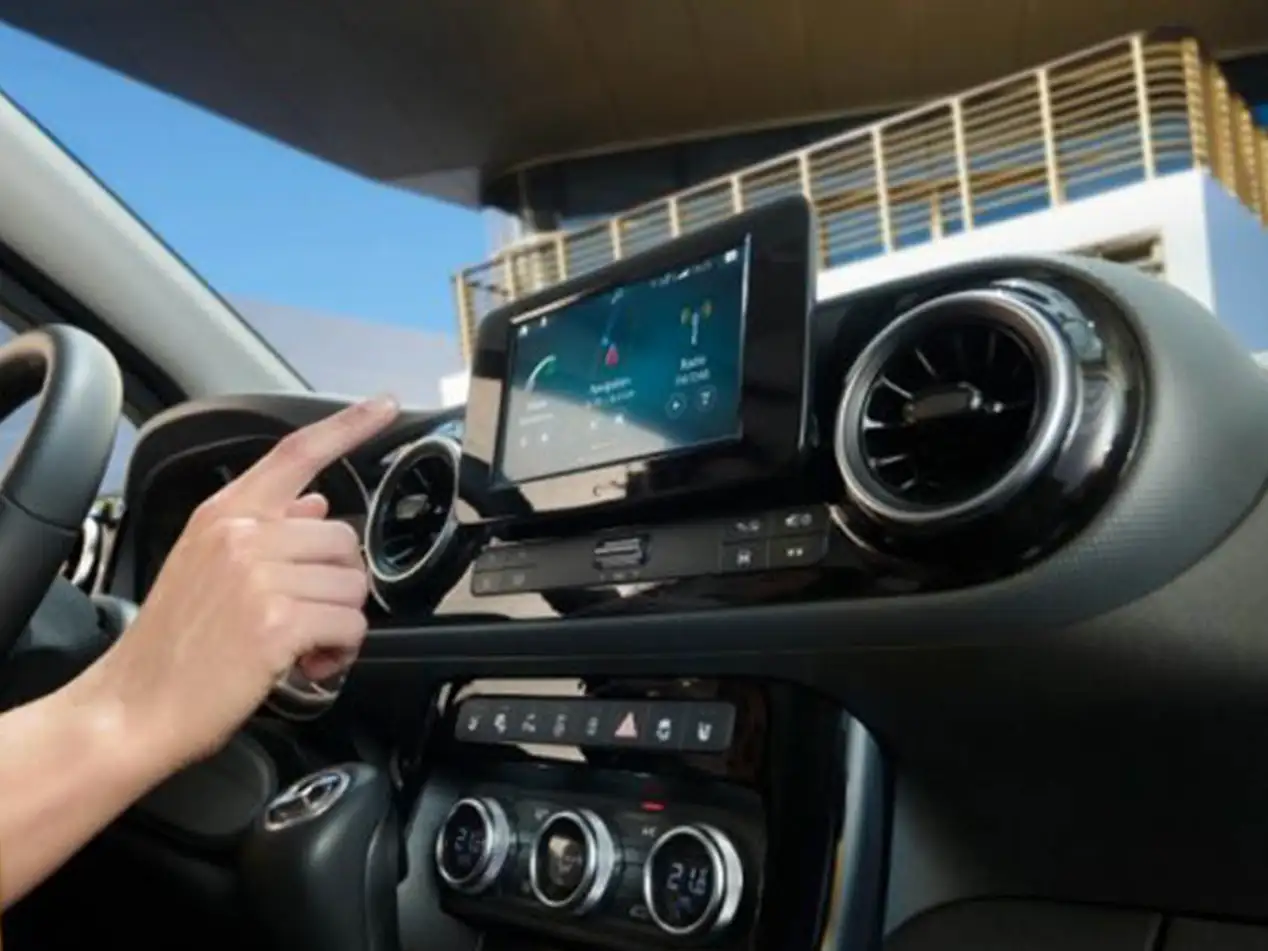Mercedes Huillier -Classe T onglet technologie