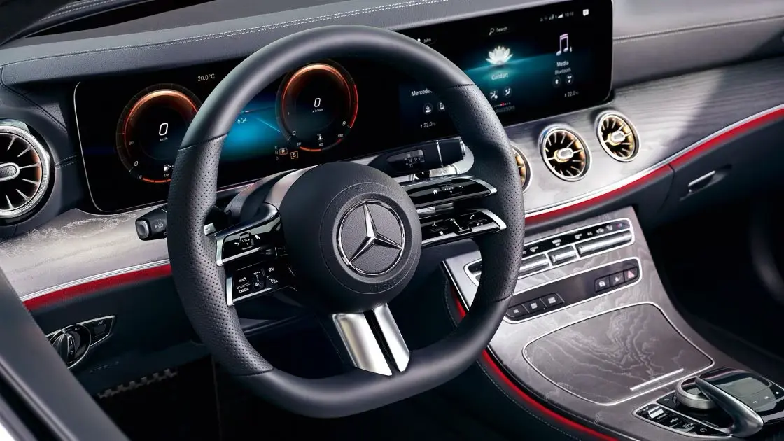 Mercedes Huillier - Classe E cabriolet onglet design
