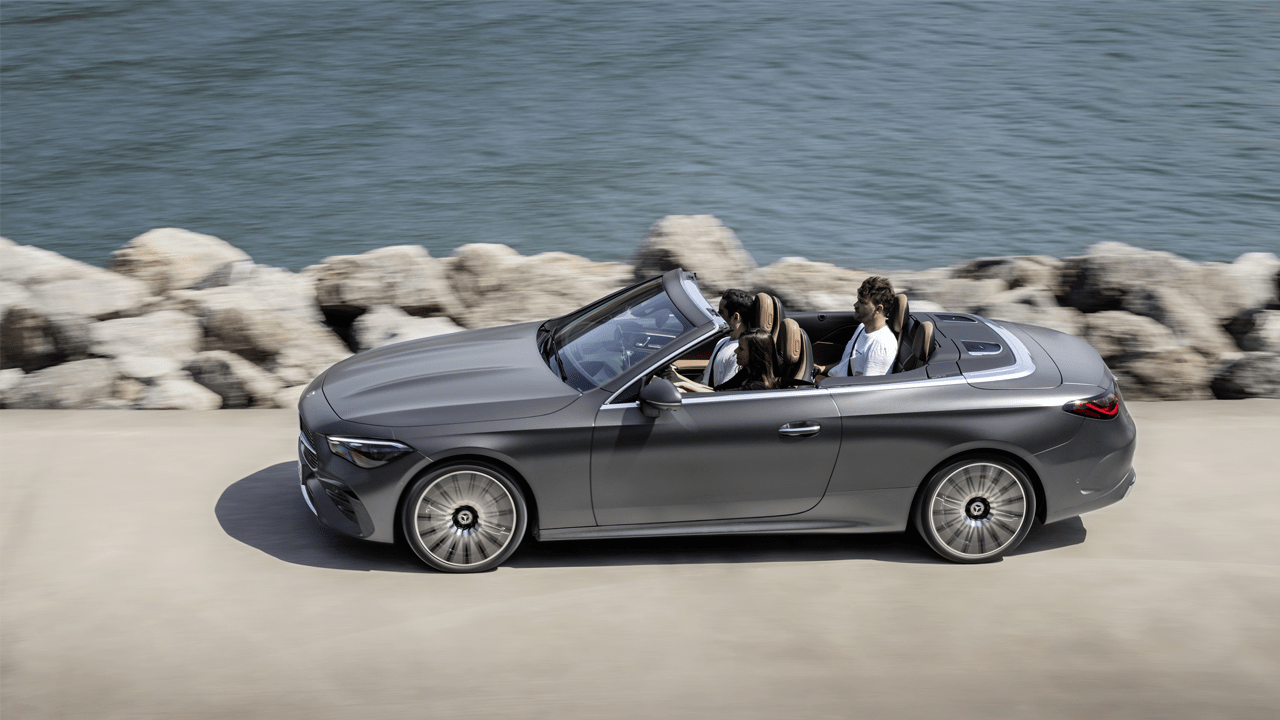 Mercedes-CLE Cabriolet en finition grise vue de profile