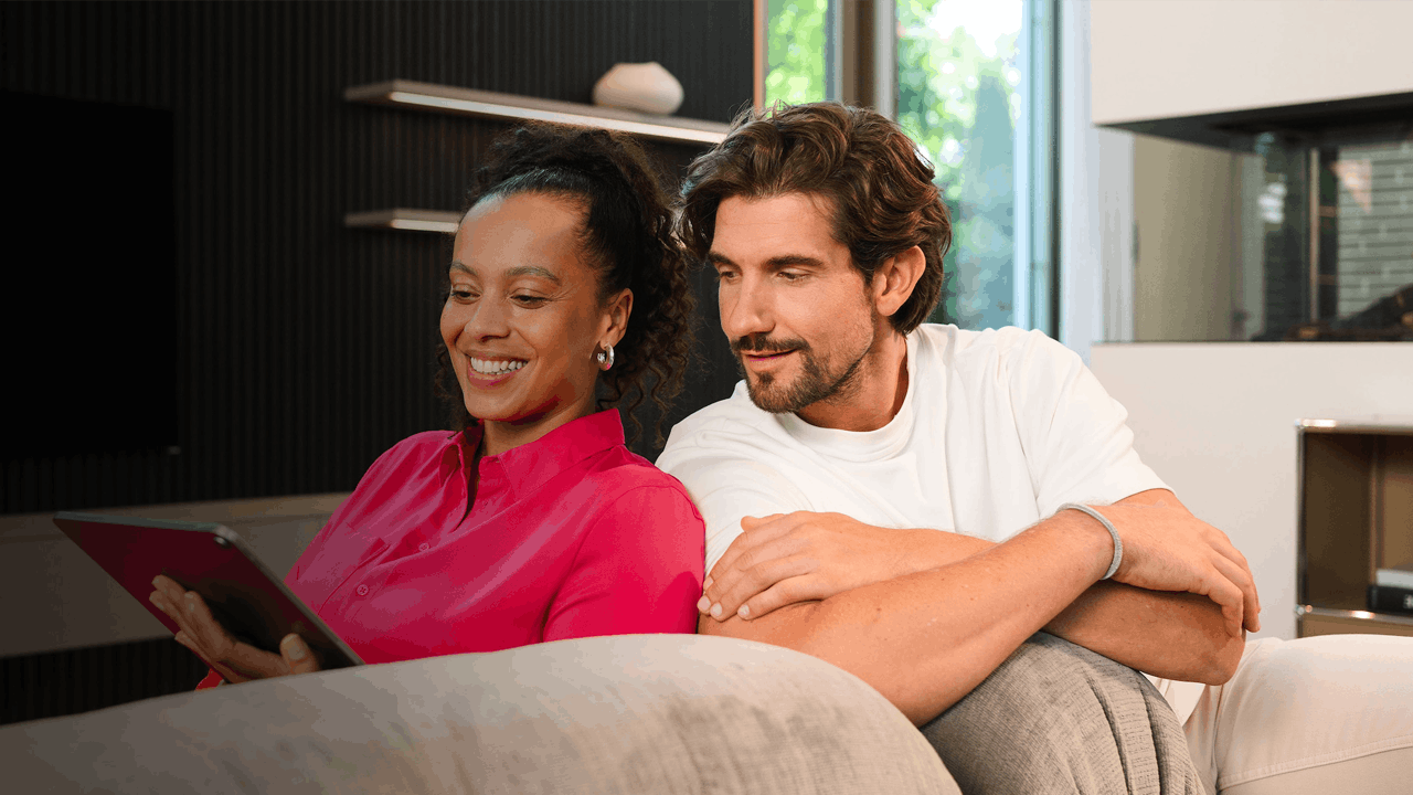 Couple devant leur tablette