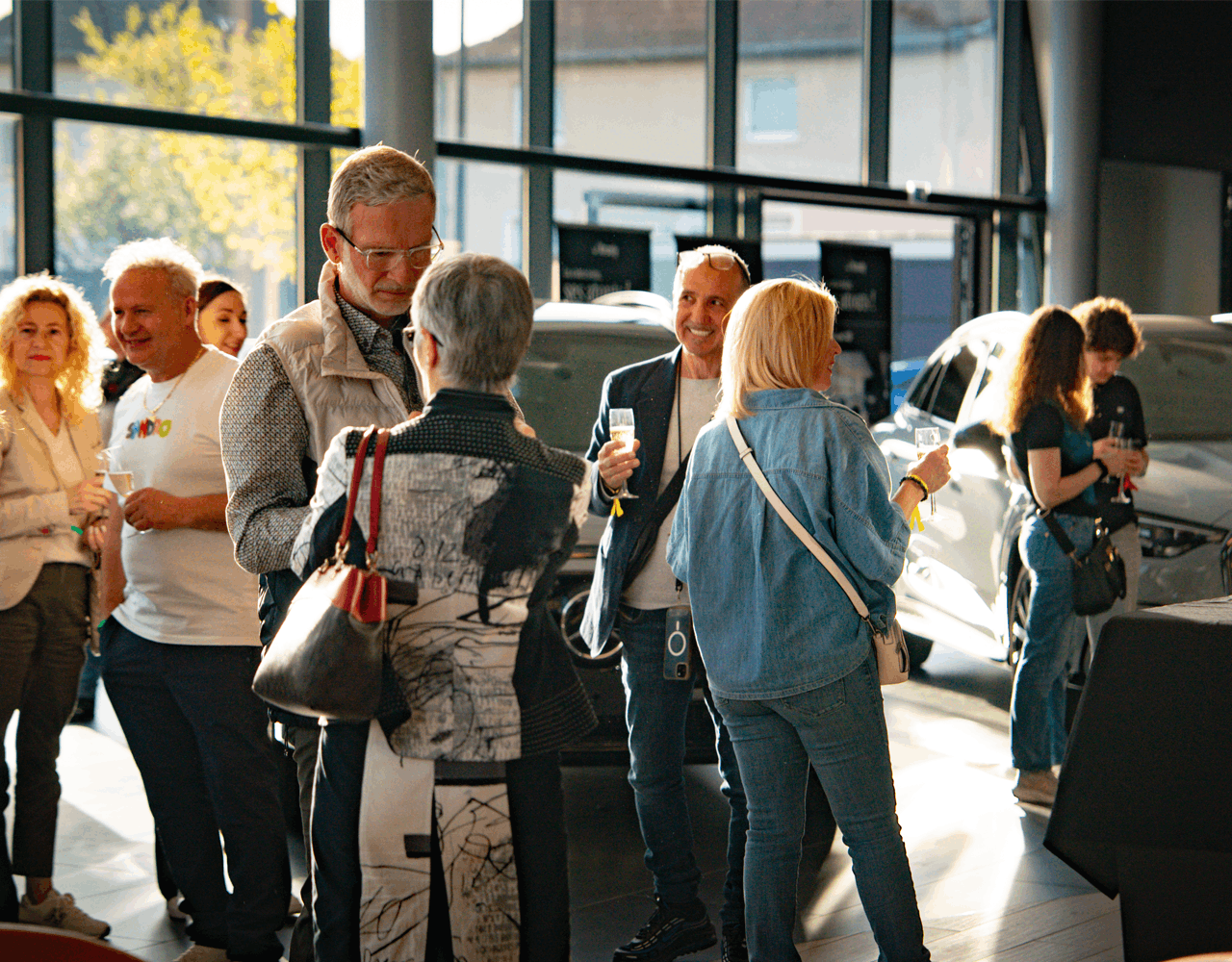 Clients invités lors de la Soirée Coulisses de la concession Mercedes-Benz Kroely Forbach