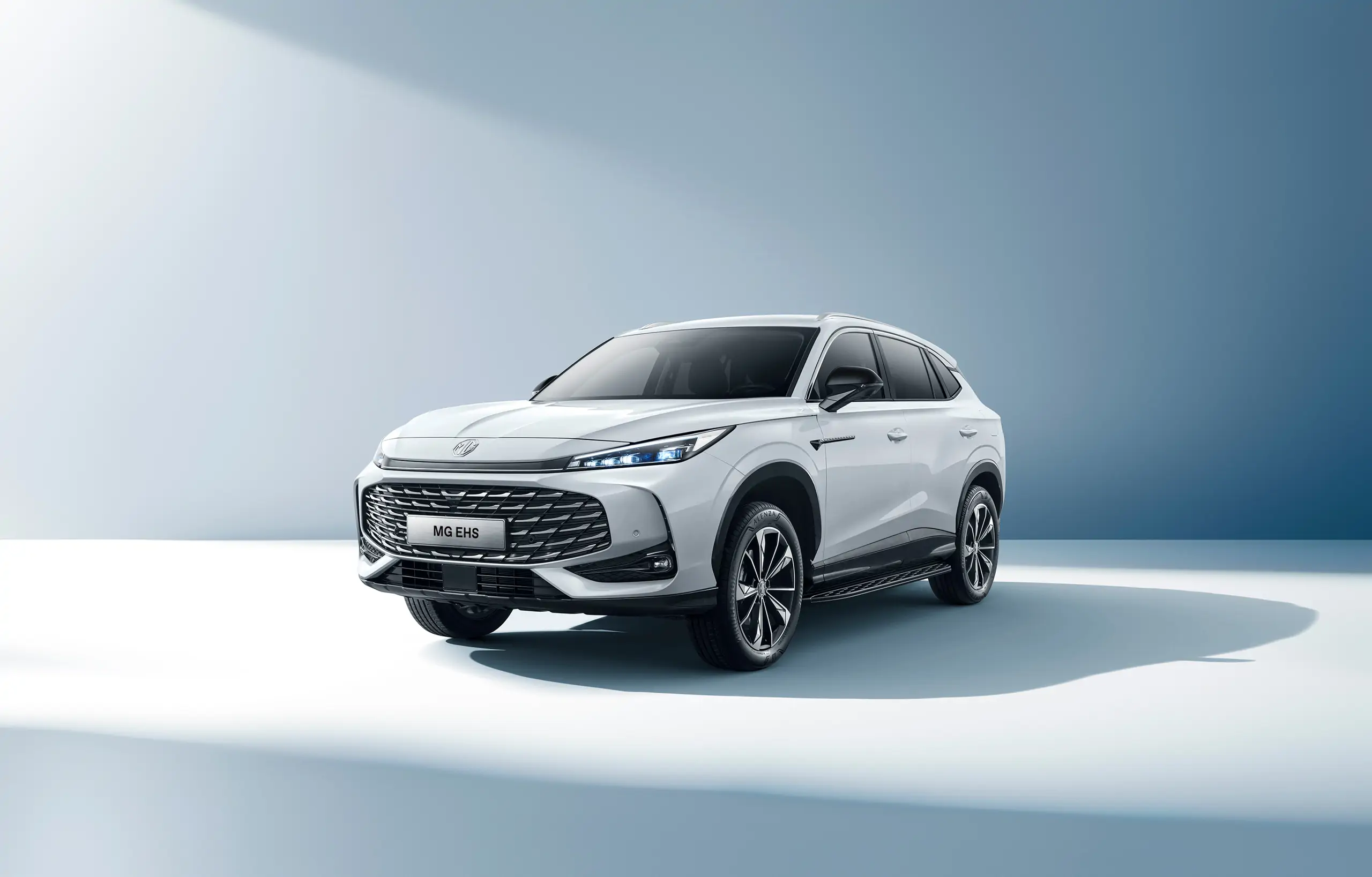 MG de Willermin - MG EHS PHEV - vue trois quart avant route