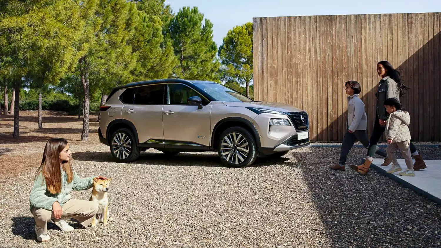 Nissan X-trail e-power avec une famille
