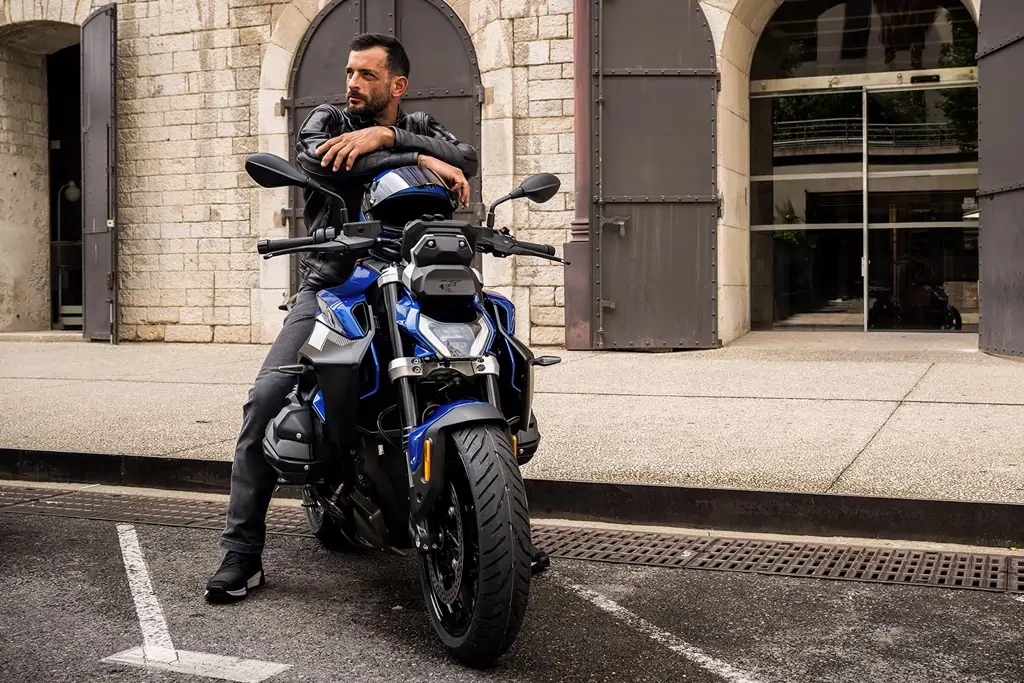 R 1300 R