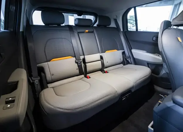 Intérieur du Kia EV3 avec écran central tactile et sièges confort