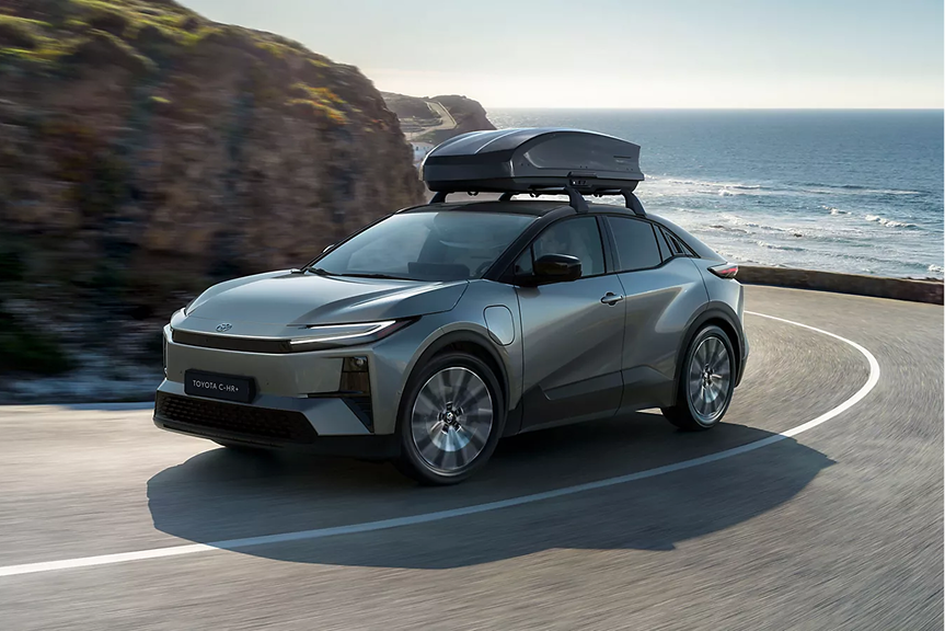 Intérieur moderne du Toyota C-HR+ avec écran tactile central