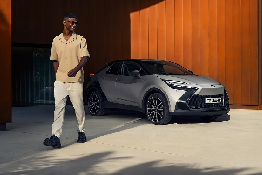 Vue avant du Toyota C-HR 2026 sur route