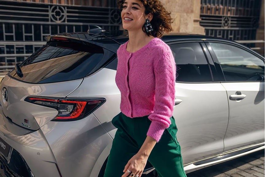 Intérieur moderne de la Toyota Corolla Hybride 2026 avec écran tactile