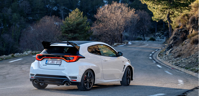 Habitacle du Toyota GR Yaris 2026 avec sièges sport