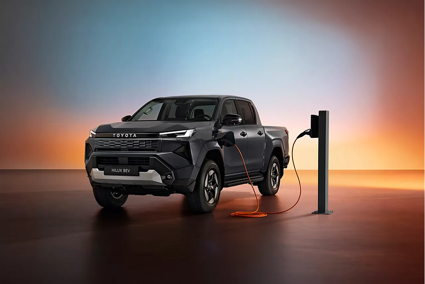 Vue avant du Toyota Hilux 2026 sur route