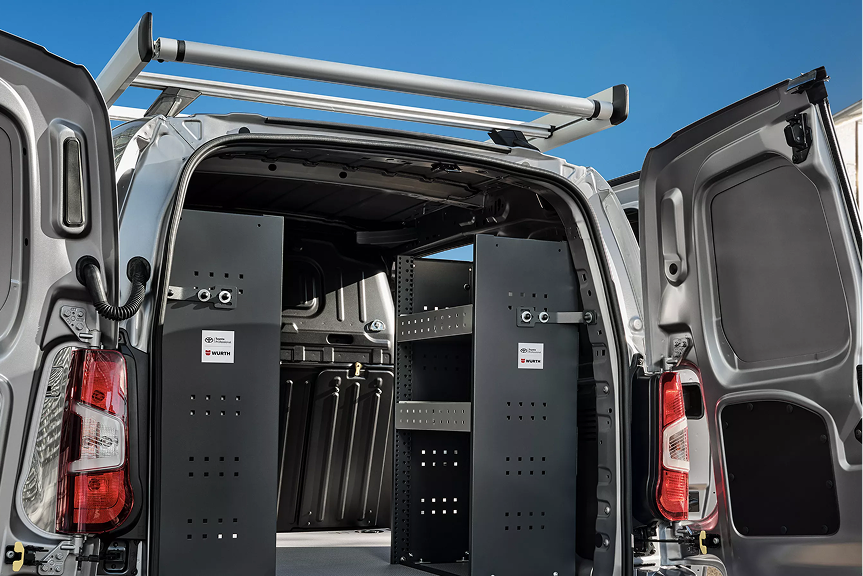 Toyota PROACE CITY 2026 en version utilitaire, porte latérale ouverte