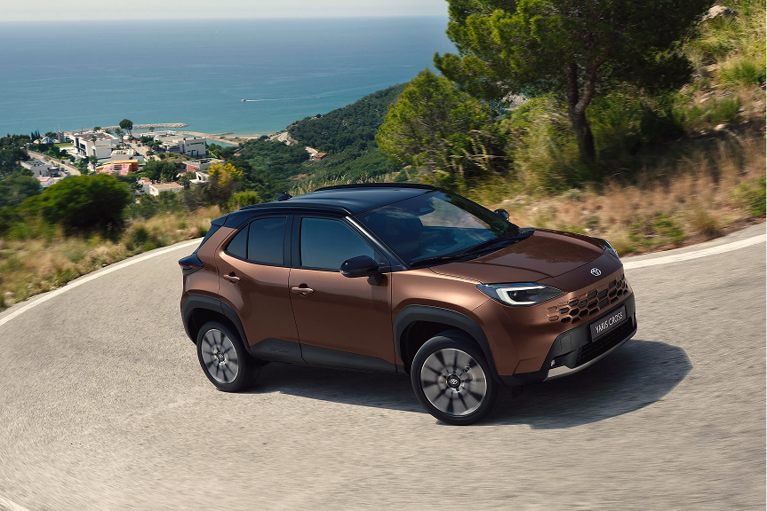 Coffre spacieux du Toyota Yaris Cross Hybride ouvert