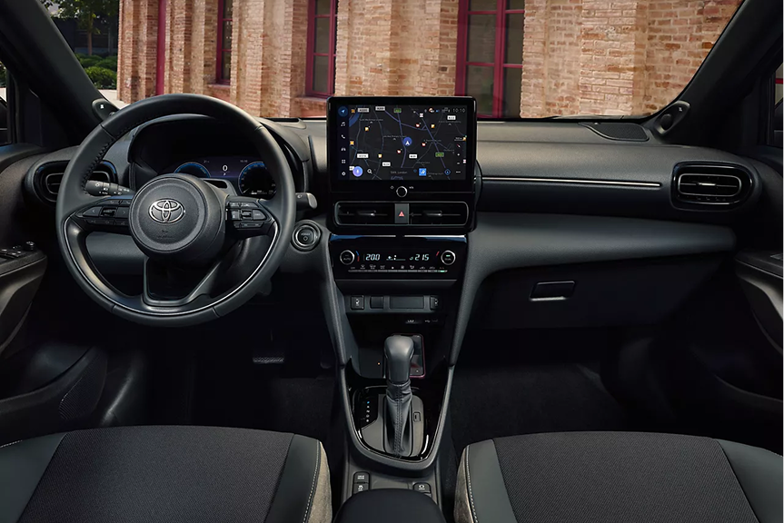 Vue latérale du Toyota Yaris Cross Hybride en extérieur