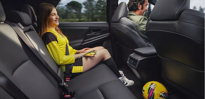 Habitacle du Toyota bZ4X 2026 avec sièges avant
