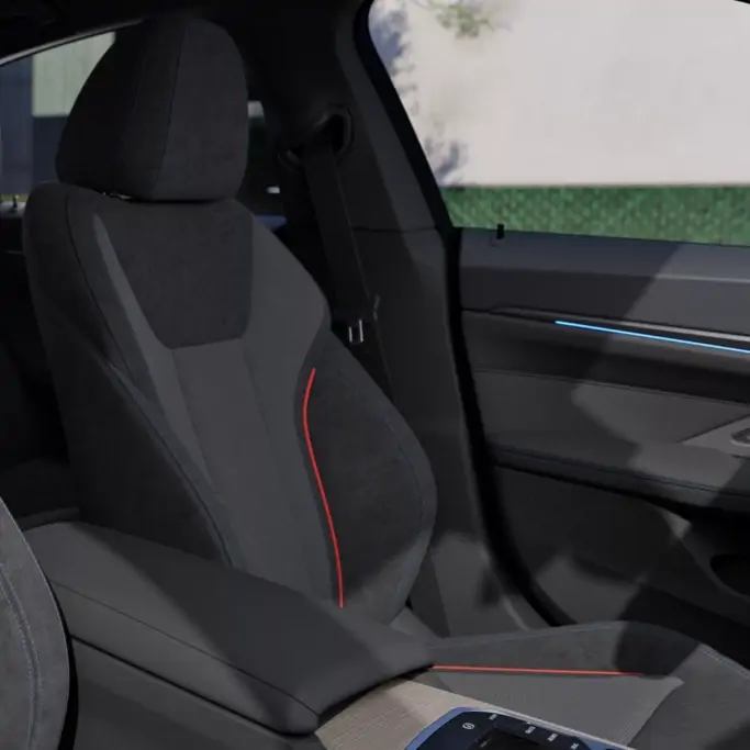 BMW i4 en charge sur borne électrique